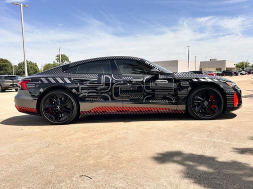 Mythos Black Metallic 2023 Audi RS e-tron GT Base