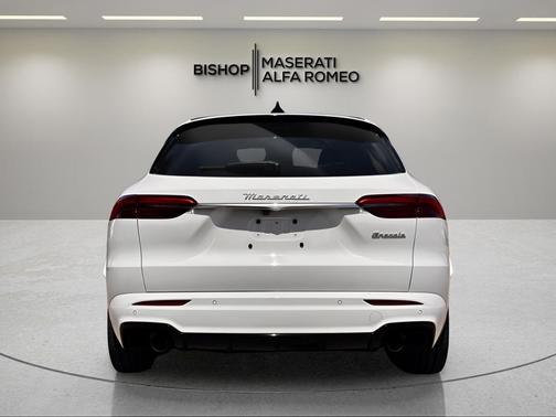 Bianco 2023 Maserati Grecale Modena