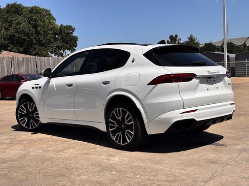 Bianco 2023 Maserati Grecale Modena
