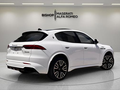 Bianco 2023 Maserati Grecale Modena