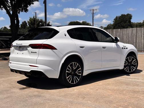 Bianco 2023 Maserati Grecale Modena