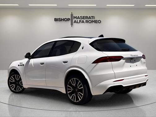 Bianco 2023 Maserati Grecale Modena