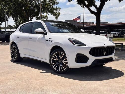 Bianco 2023 Maserati Grecale Modena