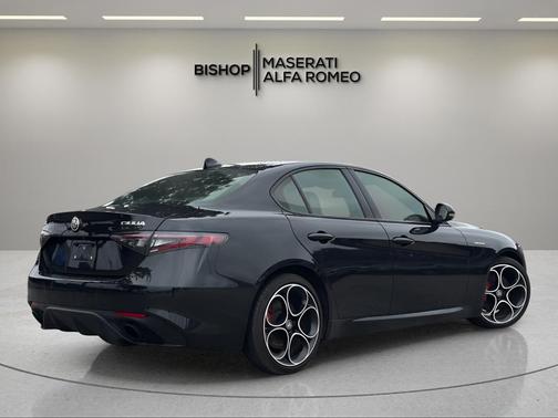 Vulcano Black Metallic 2024 Alfa Romeo Giulia Veloce