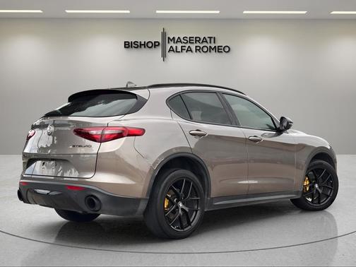 Imola Titanium Metallic 2019 Alfa Romeo Stelvio Base