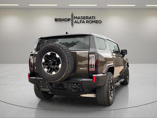 Deep 2025 GMC HUMMER EV SUV 3X