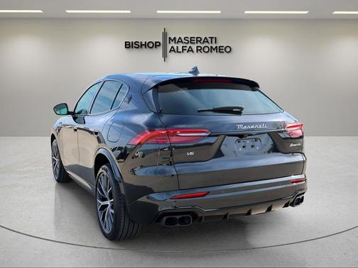 Nero Noctis 2026 Maserati Grecale Modena