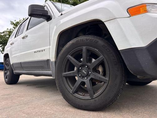 Bright White Clearcoat 2013 Jeep Patriot Limited