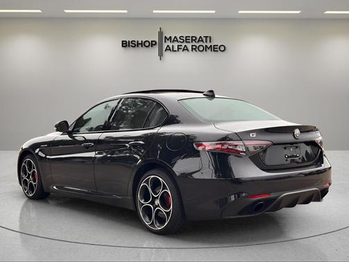 Vulcano Black Metallic 2024 Alfa Romeo Giulia Veloce