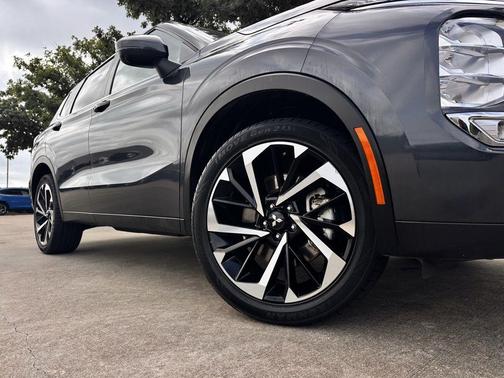 2024 Mitsubishi Outlander SE Black Edition