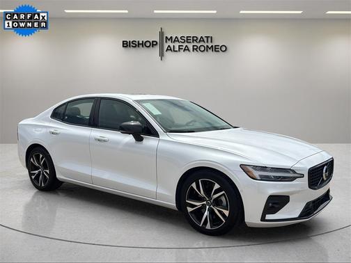 2024 Volvo S60 B5 Plus Dark Theme