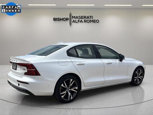 2024 Volvo S60 B5 Plus Dark Theme