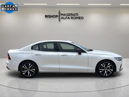 2024 Volvo S60 B5 Plus Dark Theme