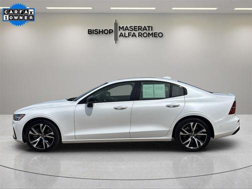 2024 Volvo S60 B5 Plus Dark Theme
