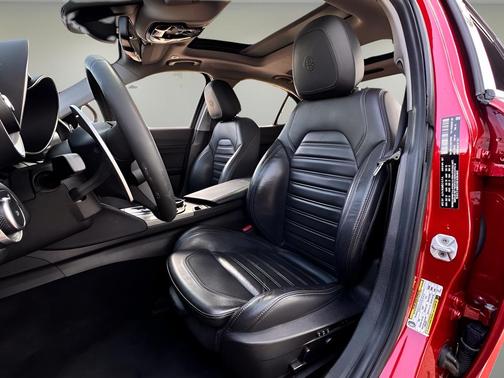 Rosso 2017 Alfa Romeo Giulia Ti