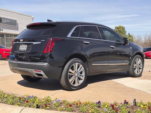 2022 Cadillac XT5 Premium Luxury