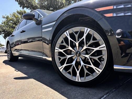 Vik Black 2025 Genesis G90 3.5T e-SC