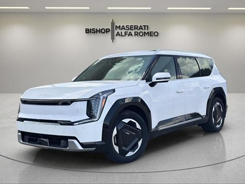Glacial White Pearl 2026 Kia EV9 Land