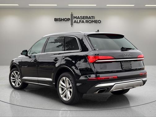 Mythos Black Metallic 2025 Audi Q7 55 Premium Plus