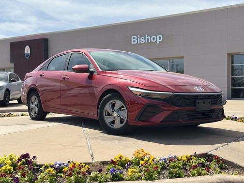 2024 Hyundai ELANTRA SE