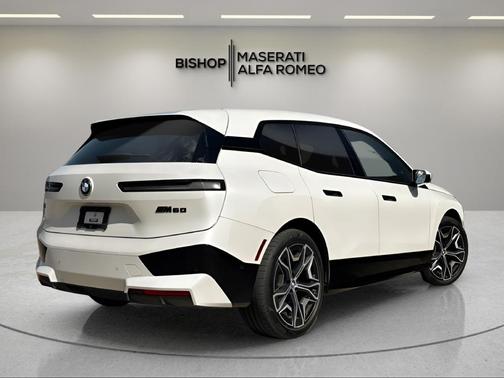 Mineral White Metallic 2024 BMW iX M60
