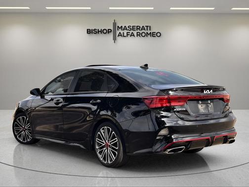 Aurora Black Pearl 2022 Kia Forte GT