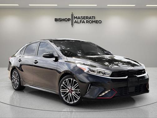 Aurora Black Pearl 2022 Kia Forte GT