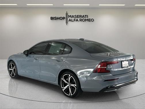 2024 Volvo S60 B5 Plus Dark Theme