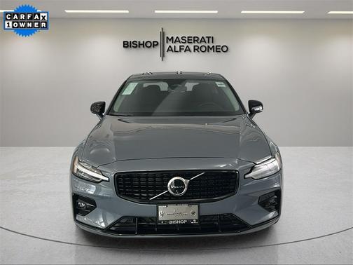 2024 Volvo S60 B5 Plus Dark Theme