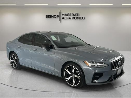 2024 Volvo S60 B5 Plus Dark Theme
