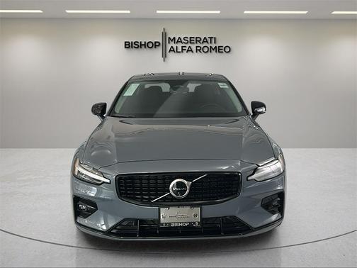 2024 Volvo S60 B5 Plus Dark Theme