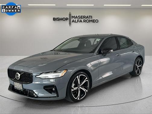 2024 Volvo S60 B5 Plus Dark Theme