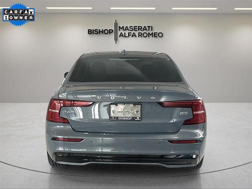 2024 Volvo S60 B5 Plus Dark Theme