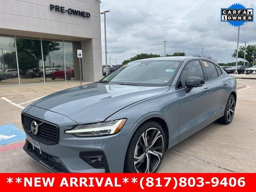 2024 Volvo S60 B5 Plus Dark Theme