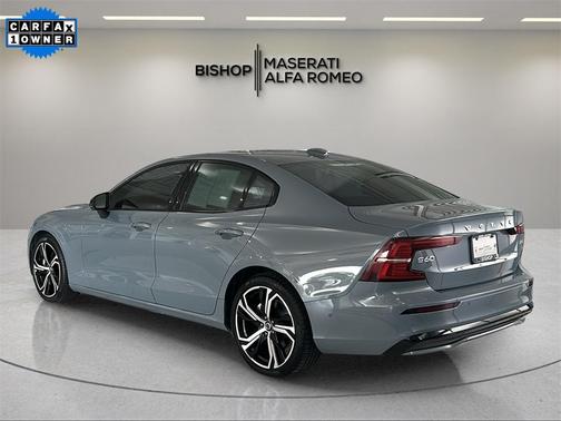 2024 Volvo S60 B5 Plus Dark Theme