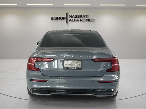 2024 Volvo S60 B5 Plus Dark Theme