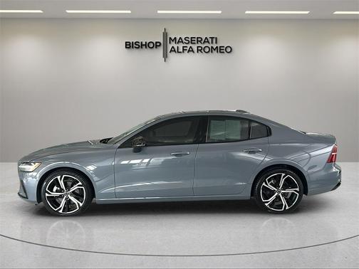 2024 Volvo S60 B5 Plus Dark Theme