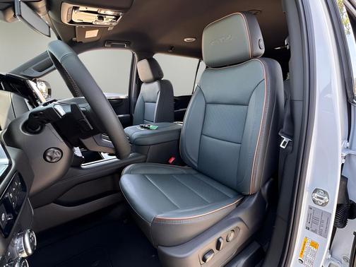 Summit White 2026 GMC Yukon XL AT4