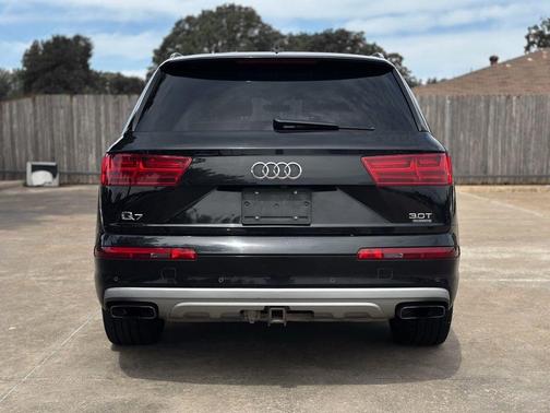 Orca Black Metallic 2018 Audi Q7 3.0T Prestige