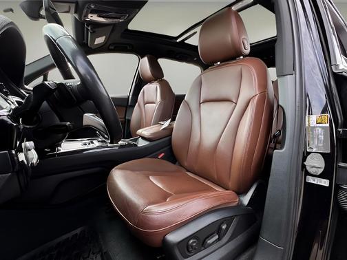 Orca Black Metallic 2018 Audi Q7 3.0T Prestige