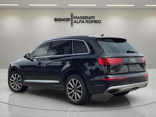 Orca Black Metallic 2018 Audi Q7 3.0T Prestige