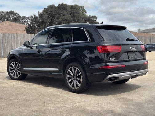 Orca Black Metallic 2018 Audi Q7 3.0T Prestige