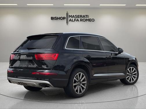 Orca Black Metallic 2018 Audi Q7 3.0T Prestige