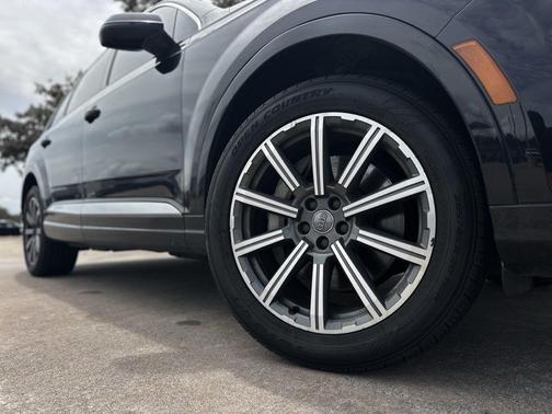 Orca Black Metallic 2018 Audi Q7 3.0T Prestige