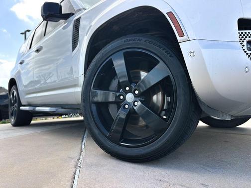 2023 Land Rover Defender First Edition