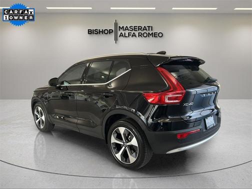 2023 Volvo XC40 B5 Plus Bright Theme