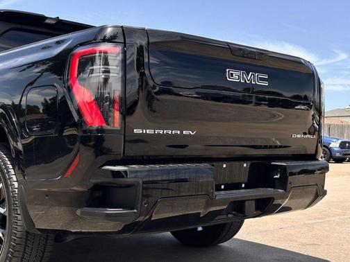 Onyx Black 2025 GMC Sierra EV Denali