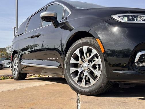 2025 Chrysler Pacifica Hybrid Pinnacle