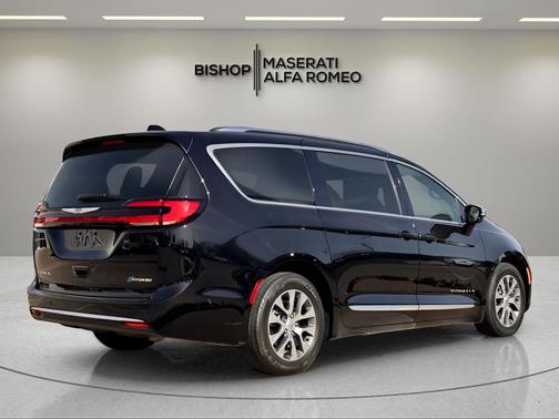 2025 Chrysler Pacifica Hybrid Pinnacle