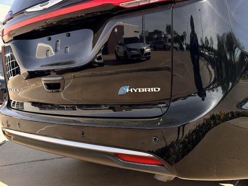 2025 Chrysler Pacifica Hybrid Pinnacle